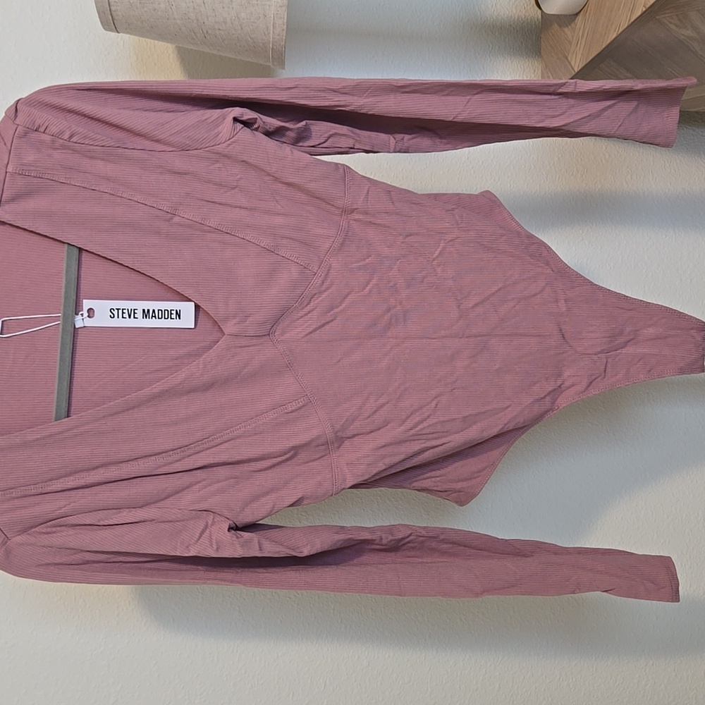 Steve Madden Seamed V-neck Bodysuit NWT - Picture 3 of 8